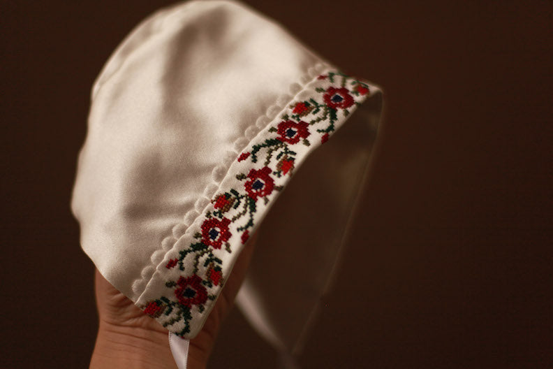 rose embroidery silk bonnet