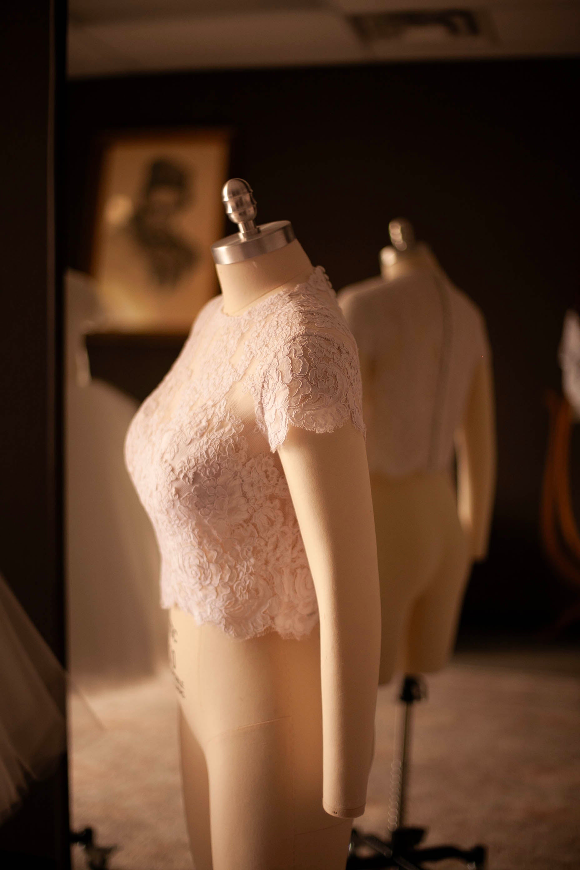 cap sleeves lace topper