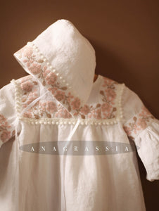 Ukrainian Embroidered Girls Baptismal Gown 12mos / Gown + Bonnet Ukrainian Embroidered Girls Baptismal Gown 12mos / Gown + Bonnet