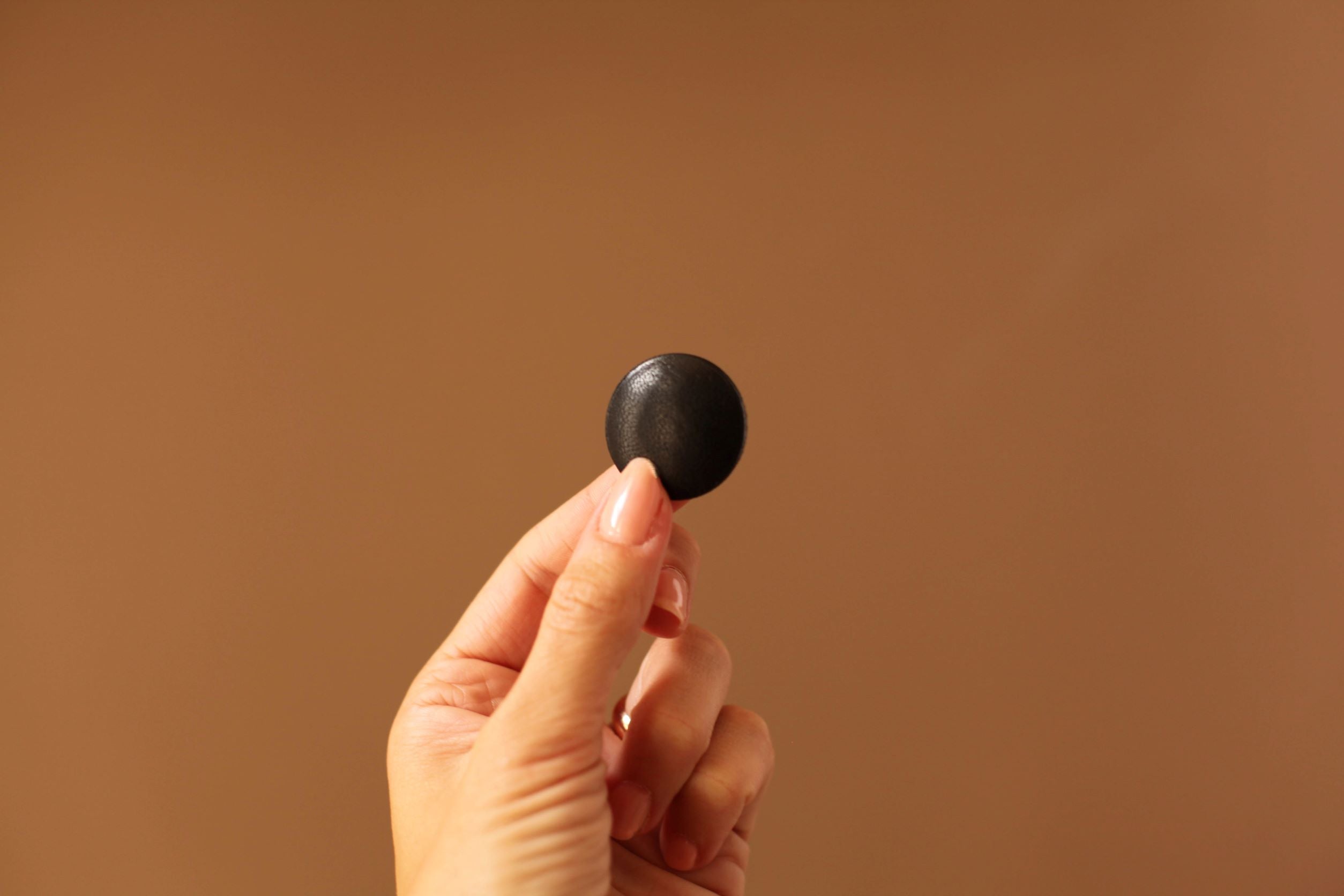 Black Leather Buttons (Quantity 2) – A N A G R A S S I A