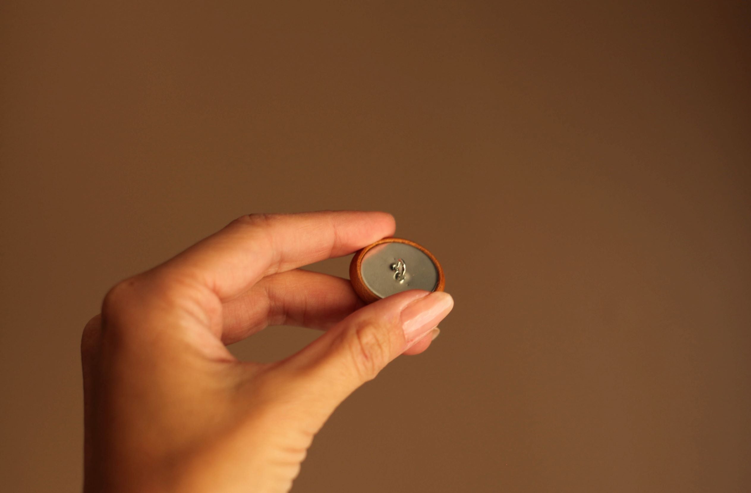 honey brown button