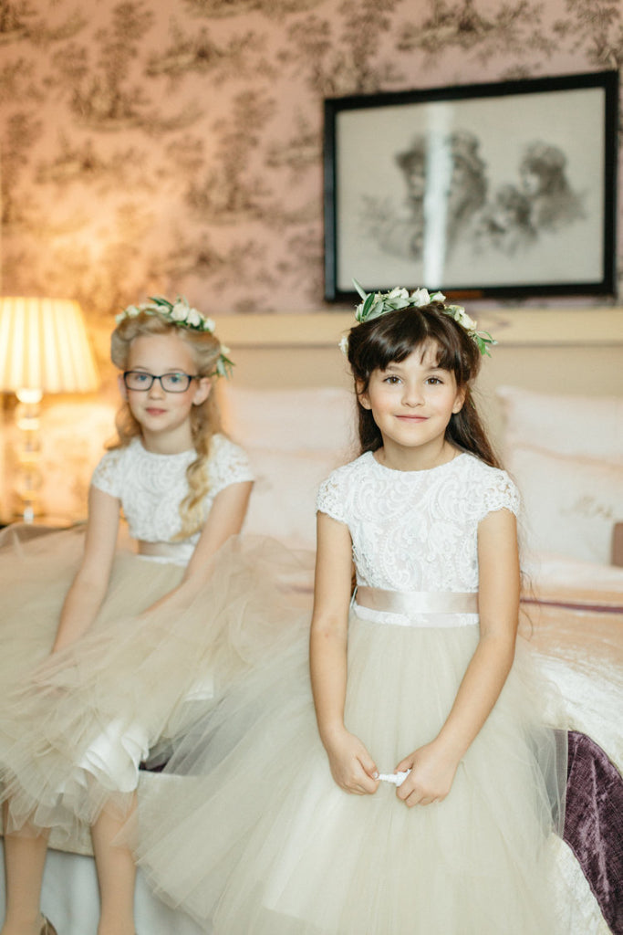 flower girls in champagne dresses